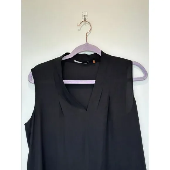 Tahari Split Neck Sleeveless Black Blouse Size Small - Picture 3 of 7